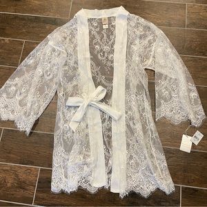 In Bloom White Lace Robe